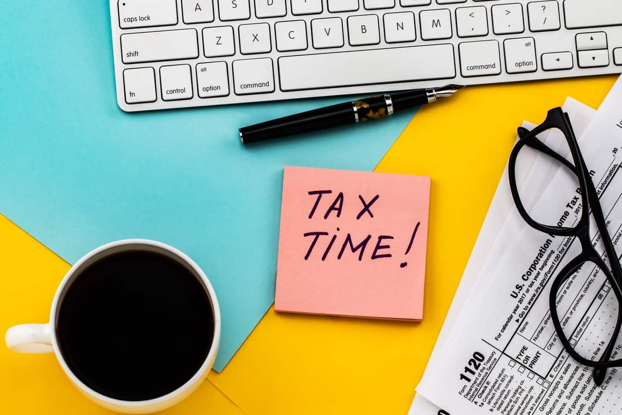 icon sticky note that says tax time